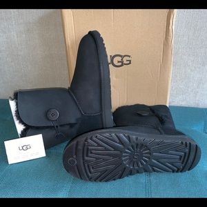 Uggs Bailey Button II Size 8